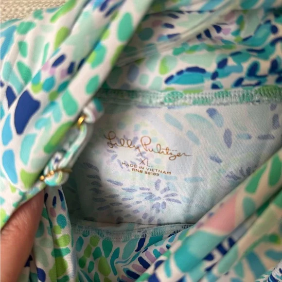 Lilly pulitzer UPF 50+ ChillyLilly Lilblock Popover Hooded Face Mask Top XL, EUC - Picture 3 of 8